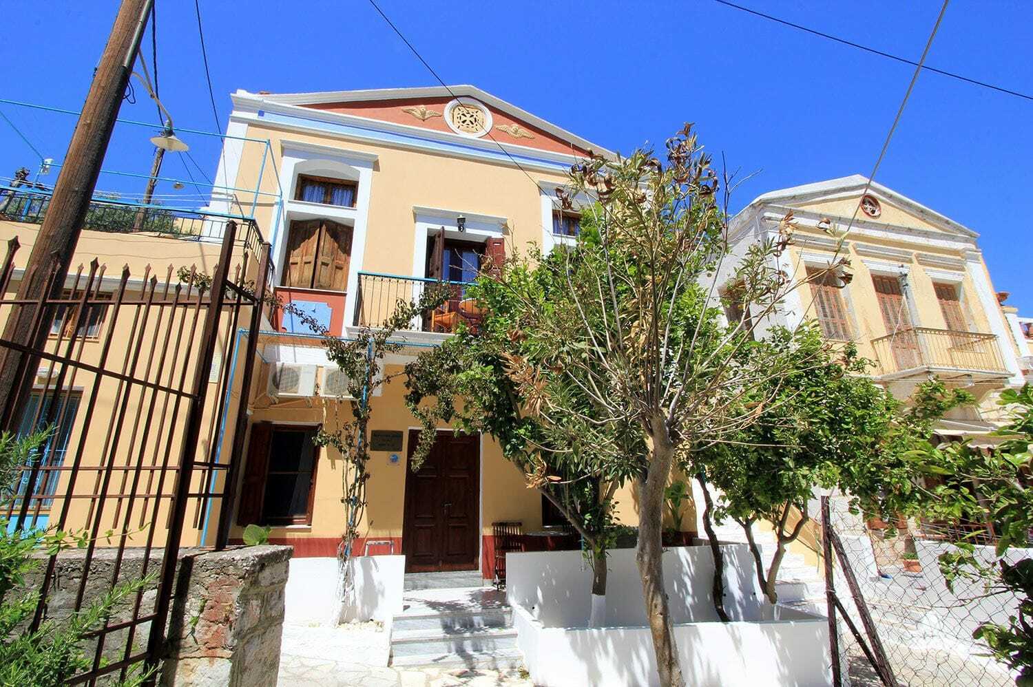 Symi Center Hotel Luaran gambar